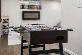 Carrington 3BR Home near Calgary Airport – King Bed, Games Room, Home Gym, Double Garage - 6