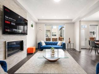 Carrington 3BR Home near Calgary Airport – King Bed, Games Room, Home Gym, Double Garage - 5