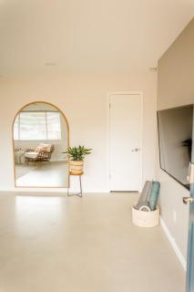 Cheerful 2bedroom home with hot tub and cowboy pool in Joshua Tree - 4