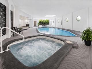 Beach front 2bd 2 car spots Tennis Spa Sauna - 8