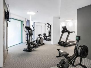 Beach front 2bd 2 car spots Tennis Spa Sauna - 5