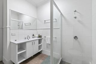 Peaceful Retreat Near Shops and Cafes Secure Parking - 2