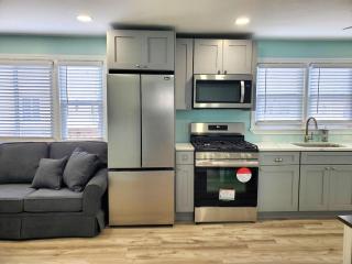 Paxleys 2BR Spacious Beach Haven - 0