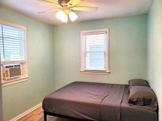 Paxleys 2BR Spacious Beach Haven - 3
