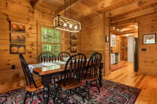 The Bee's Knees - Blue Ridge Cabin, Near Golf Course and Ski Resort - 1