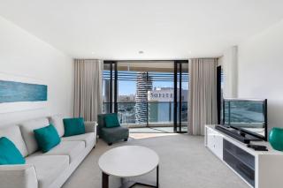 Oracle Broadbeach Sophisticated Stay - 0