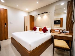 Hotel HM - Town Near Temple #Lift & Parking Facility #Room Service #Free WiFi Available - 8