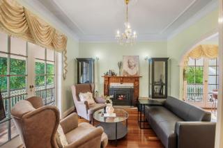Elegant Vintage Home Fireplace and Spacious Living - 8