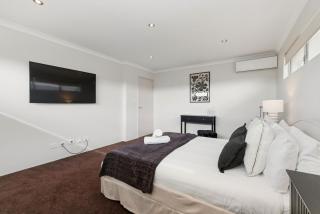 The Grand Aveley House - 6