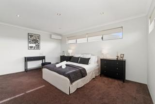 The Grand Aveley House - 3