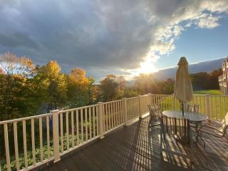 Cozy Studio, Walk to Loon Mountain, Indoor Pool & Hot Tub - 4