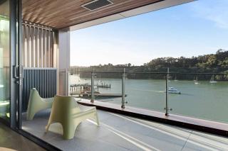 Catalina Bay Waterfront Retreat - Views - Carpark - 5