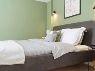 Vibe - University Sq. I Balcony I Cheap parking - 4