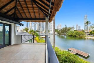 Luxury home on the water - 4