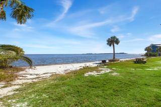 Paradise Palms at Old Fenimore Mill - 5
