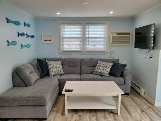 Joan of Ark 2BR Modern Beach Retreat - 7