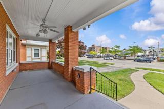 2 BR - Fully Equipped Dearborn Home - 6