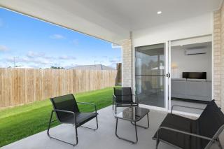 Modern 4BR Retreat Quiet GreenBank Big Backyard - 6