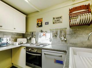 Boatswains Watch Sleeps 4 Pet Friendly - 2