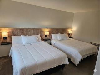Hitching Post Motel - 8