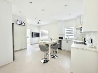 New Home 10 Mins from Airport - 8
