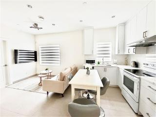 New Home 10 Mins from Airport - 7