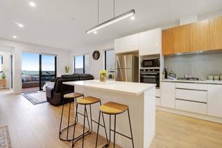 Spacious 4BR Family Haven with Air-con - Parking - 8