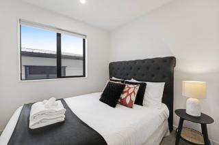 Spacious 4BR Family Haven with Air-con - Parking - 7