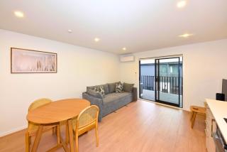 Cosy City Stay with Shared Sauna Access - 8
