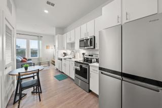 Warm inviting studio Location Free Parking - 9