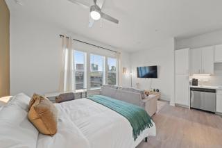 Warm inviting studio Location Free Parking - 8