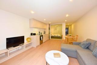 Modern One Bedroom Stay on Bath Street - 2