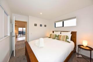 Urban Hideaway on Moorhouse Modern 1BR Stay - 6
