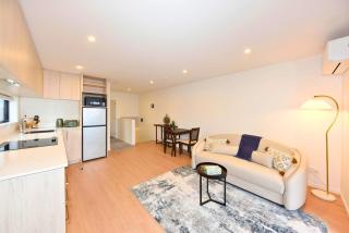 Urban Hideaway on Moorhouse Modern 1BR Stay - 3