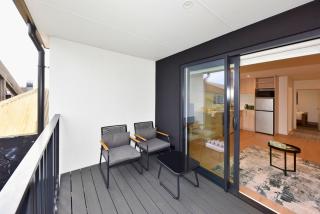 Urban Hideaway on Moorhouse Modern 1BR Stay - 1