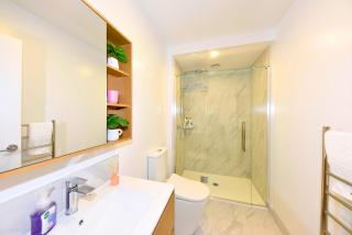 Stylish Bath Street One Bedroom Retreat - 9
