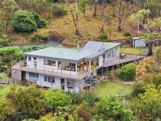 Bush Escape with Water Views - 9