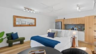 Absolute Beachfront Studio with Pool and Ocean Views - 4