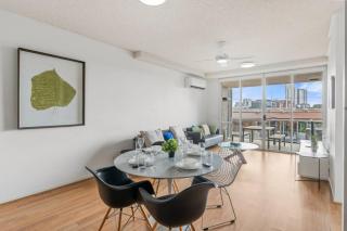 Modern Inner-City Stay in Valley Heart of Brisbane - 7