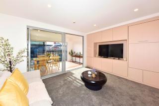 Elegant One Bedroom Retreat with Shared Sauna - 8
