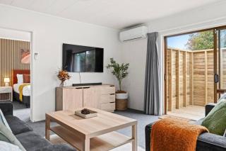 Cozy Retreat 2 - modern townhouse living - 7