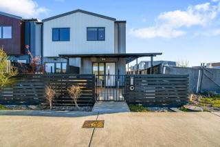 Totara Park 3BR Haven with Air-con, Deck, Parking - 7