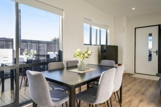 Totara Park 3BR Haven with Air-con, Deck, Parking - 8