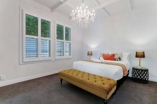 Luxury Herne Bay 3BR Villa with Deck - Parking - 8