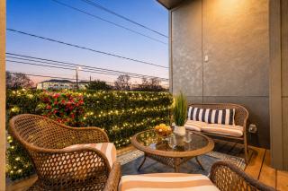 Sleeps 10! Rooftop Luxe Pet-Friendly Downtown HTX - 6