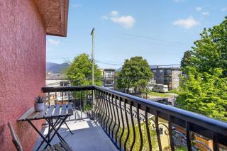 Steps to FIFA Fan Fest - Stylish 1BR with Mountain Views - 3
