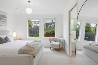 Stylish West Hobart Villa - 9