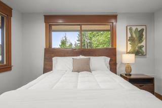 2BR 2BA The Pine Apple Suite - 1