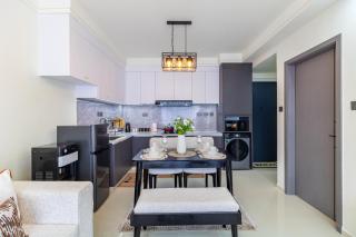 Luxury 1-Bedroom Apartment in Westlands with AC & Airport Pickup, Rooftop Pool ,Fast Wifi & Garden - 2
