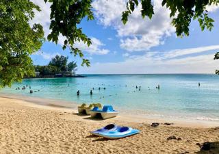 Pereybere Beach Walk Apartment With Wifi & Parking - 8